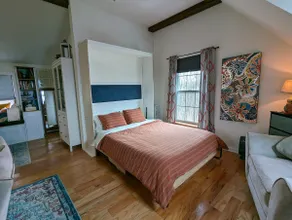 Serene Studio Retreat 20 Minutes to Downtown - Image 3