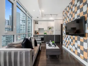 Luxury 2-Bedroom Condo & Free Parking - Image 5