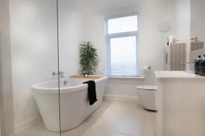 Renovated 3 Bedroom House in Lowton Pennington, free parking - Image 2