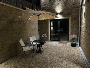 Stansted Airport Stay, Parking and Luxury Suite - Image 4