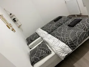 Beautiful apartment facing the train station / Private parking - Image 4
