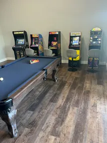 Tranquil Jewel: Arcade, King Suits, Hot Tub, Decks - Image 3