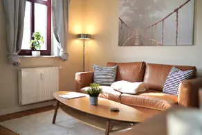 Edler Wohnraum: Apartment Designer Bath & Carport - Image 3