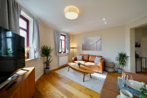 Edler Wohnraum: Apartment Designer Bath & Carport - Image 2