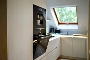 Edler Wohnraum: Apartment Designer Bath & Carport - Image 4