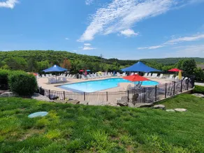 Canyon Cottage W/ Hot Tub. Pool is Open. - Image 2