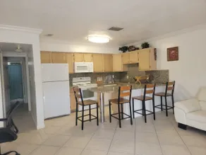 Cozy Condo in Miami Springs Near MIA & Attractions - Image 4