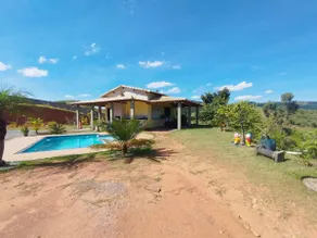 House with Private Pool and Barbecue Area - Image 3