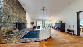 Spacious Home on 5 Acres 2 Hrs to NYC - Image 2