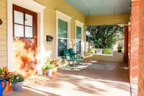 Bike Nest: family home fenced yard, 6 min to Silos - Image 4