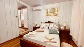 Cozy Chalet Close to Downtown - Image 3