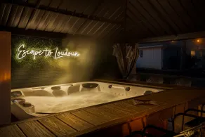 Loudoun Escapes: 7BR, Firepit+HotTub, Walk to Town - Image 4