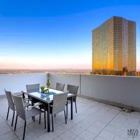Parking, Gym, Pool, Sauna, Balcony with City Views - Image 3