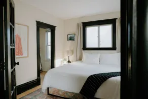 The Nordeaster / 1BR+Den in NE Arts District - Image 3