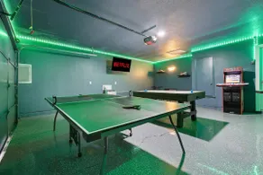 Amber - Hot Tub | Mini Golf | Playset | Game Room! - Image 4