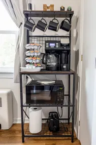 Fully Equipped Studio w/ Kitchen & Laundry Access - Image 4