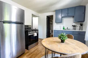 Fully Equipped Studio w/ Kitchen & Laundry Access - Image 2