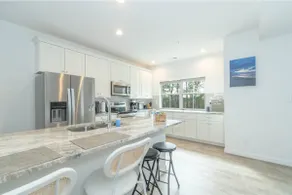 Cozy Coastal Haven, 5 Minutes to the Beach! - Image 3