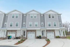 Cozy Coastal Haven, 5 Minutes to the Beach! - Image 4