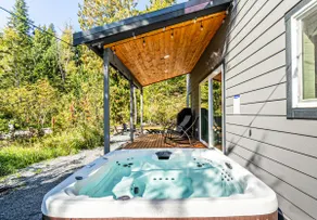 Rainier Base Camp: Modern Cabin | Spa | Fire-pit - Image 5