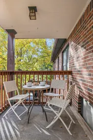 2 King Beds*2nd Floor*Porch*10min to Cle Clinic - Image 4