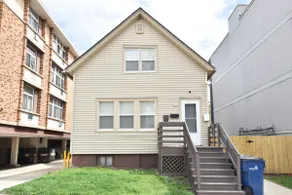 2 Bedroom Upper Unit Milwaukee Eastside - Image 3