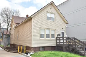 2 Bedroom Upper Unit Milwaukee Eastside - Image 4