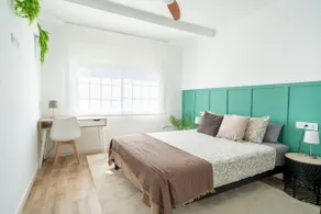 15 minutes from downtown and the beach - Image 4