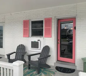 Laid-back Coastal Vibe - Image 5