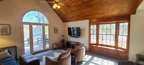 Cozy 2-bedroom River Cabin - Image 4