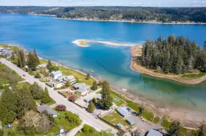 Luxury No-Bank 150' Waterfront w/Hot Tub & Game Rm - Image 2