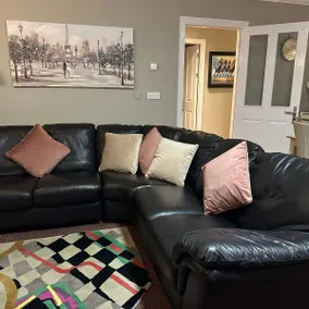 Spacious 2 bedroom apartment in Killarney - Image 2
