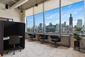 West Loop 2BR : Skyline Views + Prime Location - Image 5