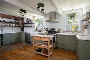 Historic 1768 Farmhouse, quiet, charming, spacious - Image 2