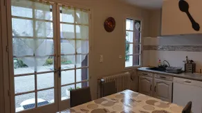 Ground floor apartment in flower garden - Image 3