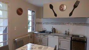 Ground floor apartment in flower garden - Image 2