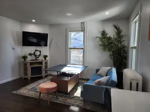 4br 2ba House near Boston - Image 4