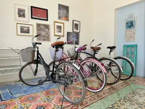 Airy house with bikes and pool - Image 5