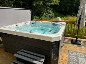 Spacious Highland Lake Retreat: Kayak & Unwind - Image 4