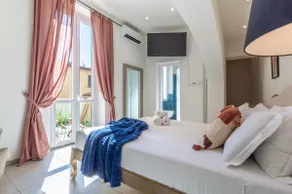 2 Suites, 2 Baths & Patio: Perfect City Logistics - Image 3