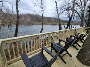 The Tree House on the River- sleeps 4, dog allowed - Image 3