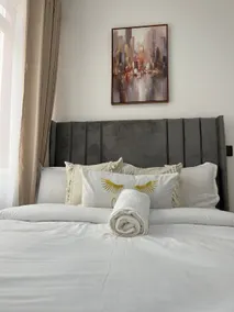 Unique 2 Bedroom Gem at the heart of a city - Image 3