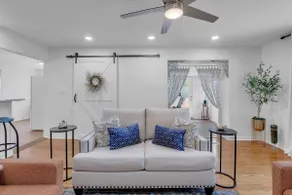 Centrally Located 2-2 Close to Hospitals & Lakes - Image 3
