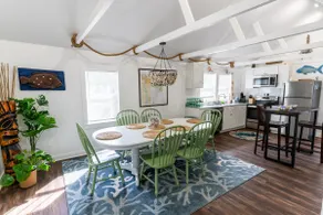 Charming Cottage! Open space with coastal theme. Centrally located.  - Image 2