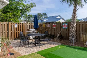 Charming Cottage! Open space with coastal theme. Centrally located.  - Image 3