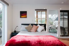 Garden cottage in Mount Eliza - Image 4