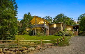 5BR/4BA w/ Hot Tub+Fire pit+3300 SQ FT and 8 acres - Image 3