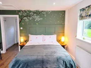 Cosy guest room, pet friendly with outdoor space - Image 2