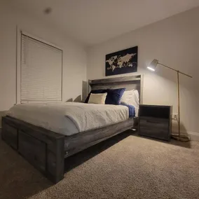 Chic 2BR hideaway | Balcony & WiFi included - Image 5
