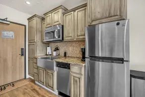 King Suite | 4 Guest | Great Views | Kitchenette - Image 3